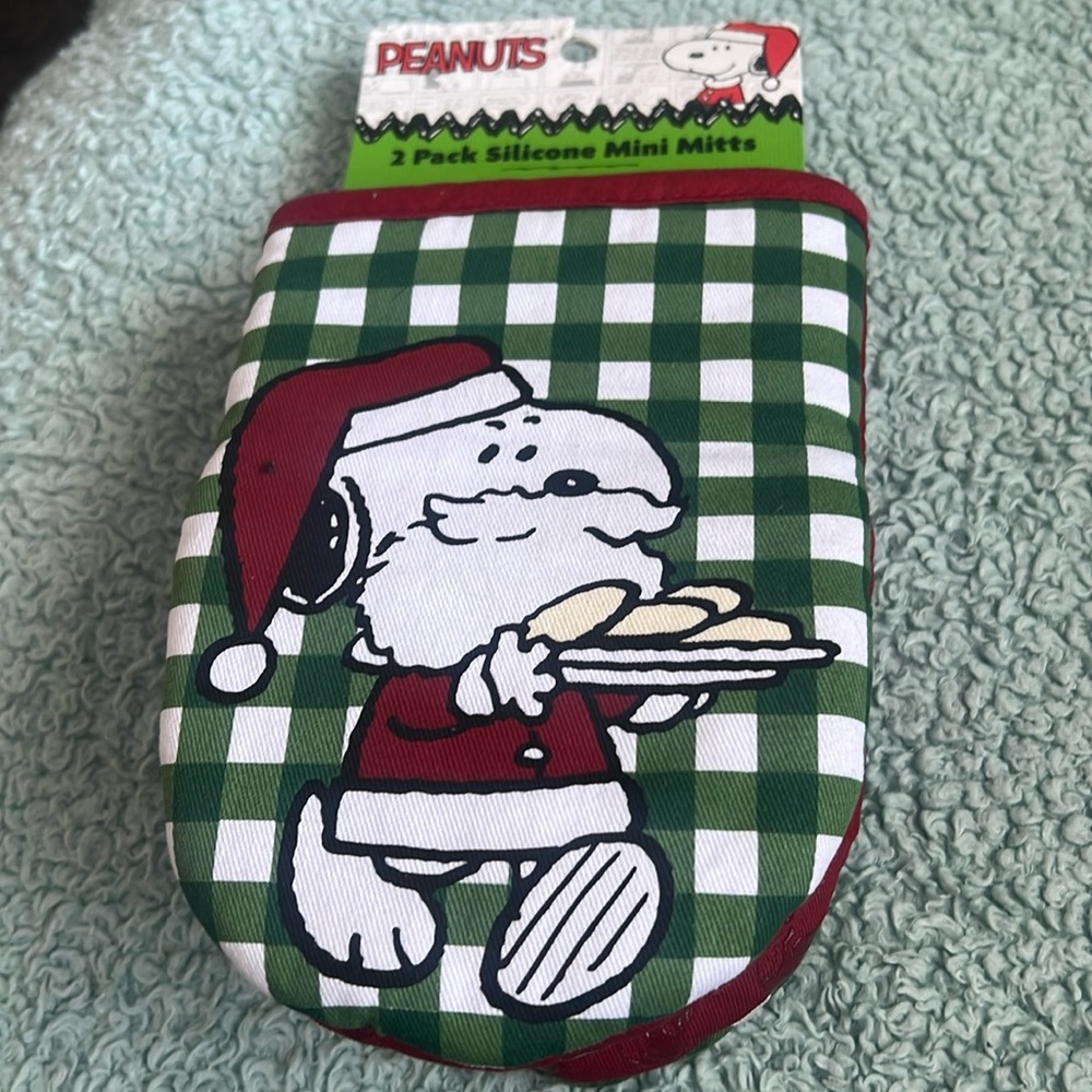 Peanuts Snoopy Christmas oven mitt set silicone mini mitts set of 2 santa